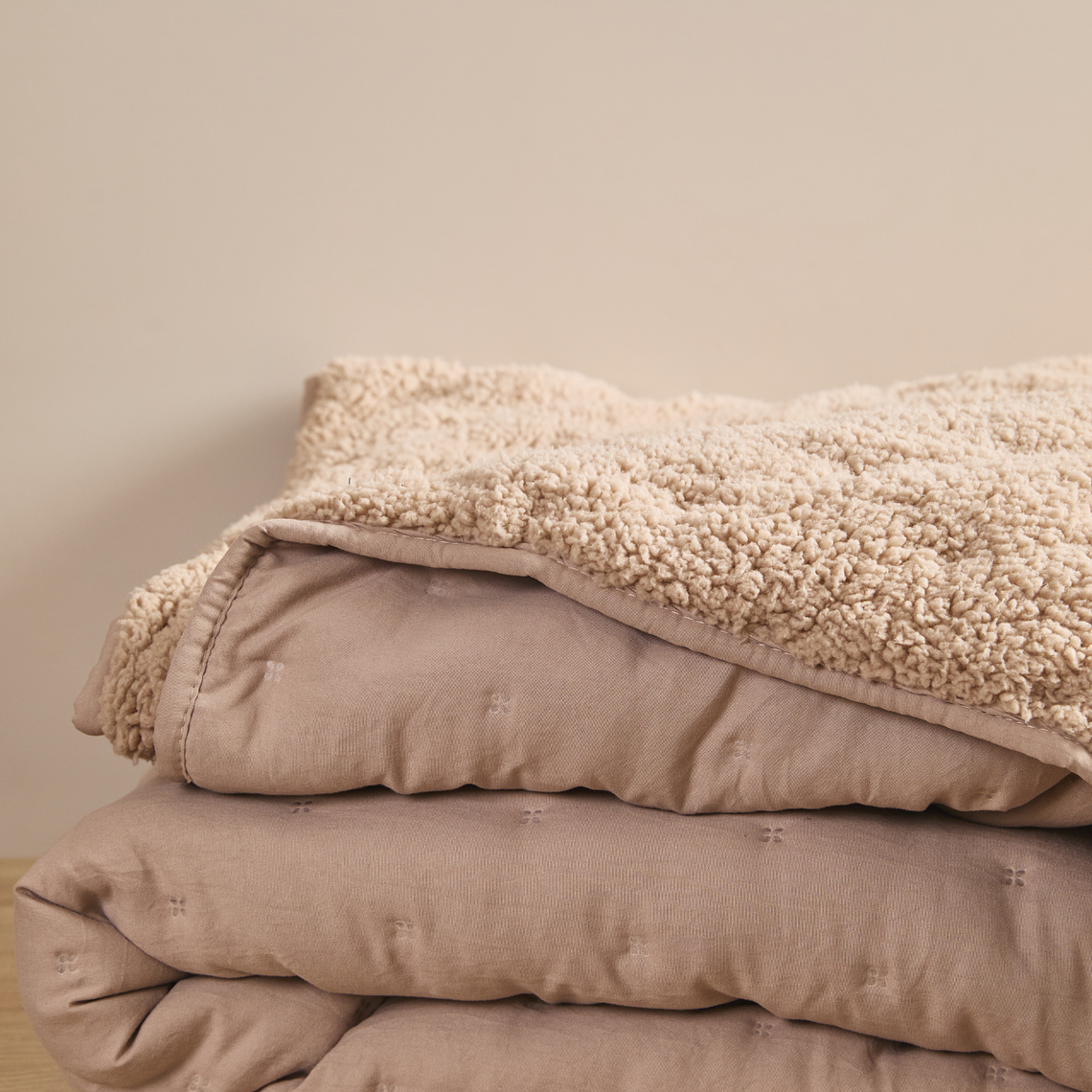 Cubrecama Clara Sherpa 12