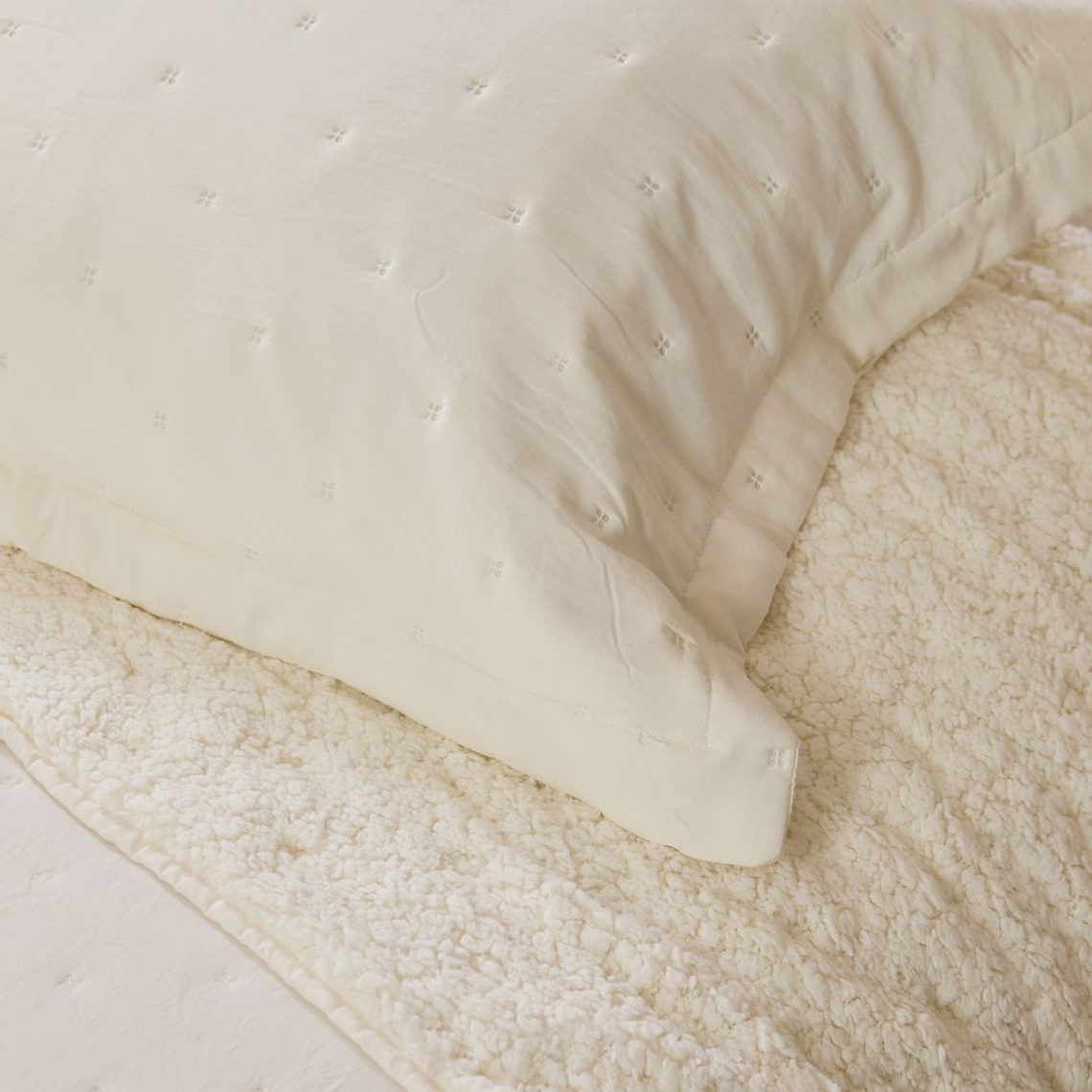 Cubrecama Clara Sherpa 4