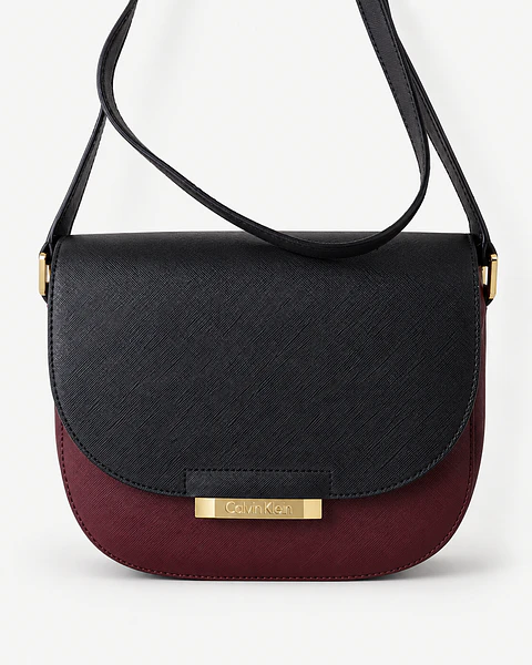 Calvin Klein Saddle Crossbody Negro y Borgoña