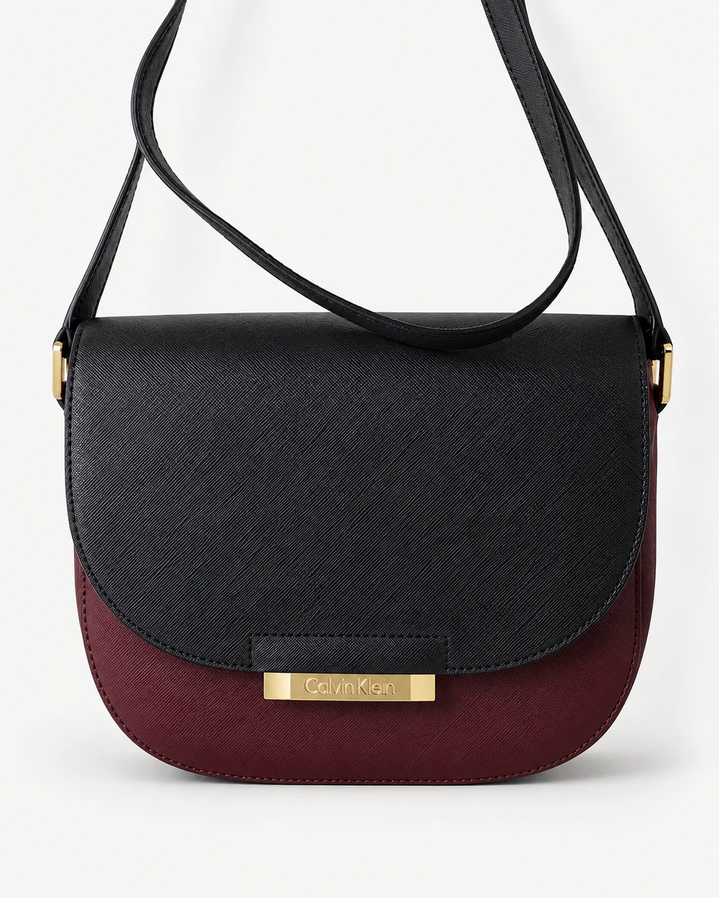 Calvin Klein Saddle Crossbody Negro y Borgoña 1