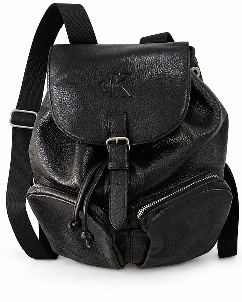 Mochila Calvin Klein Negra con Solapa y Monograma CK