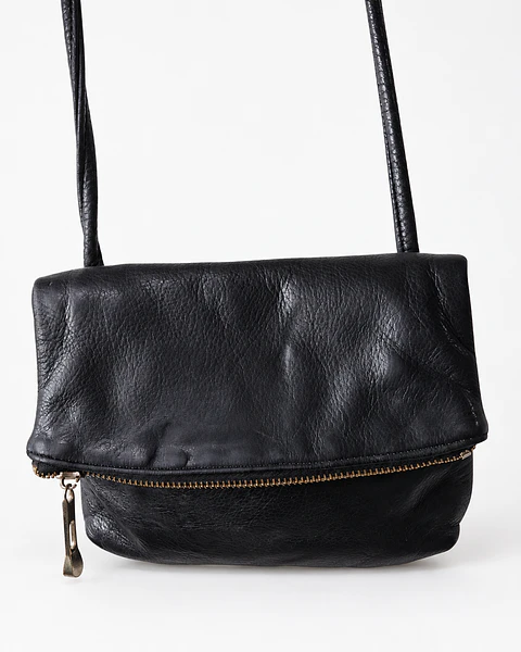 G.G. Boss Foldover Crossbody Negro de Cuero