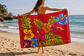 Pareo Tropical Pintado a Mano  Diseño floral tropical - fondo rojo - Miniatura 2