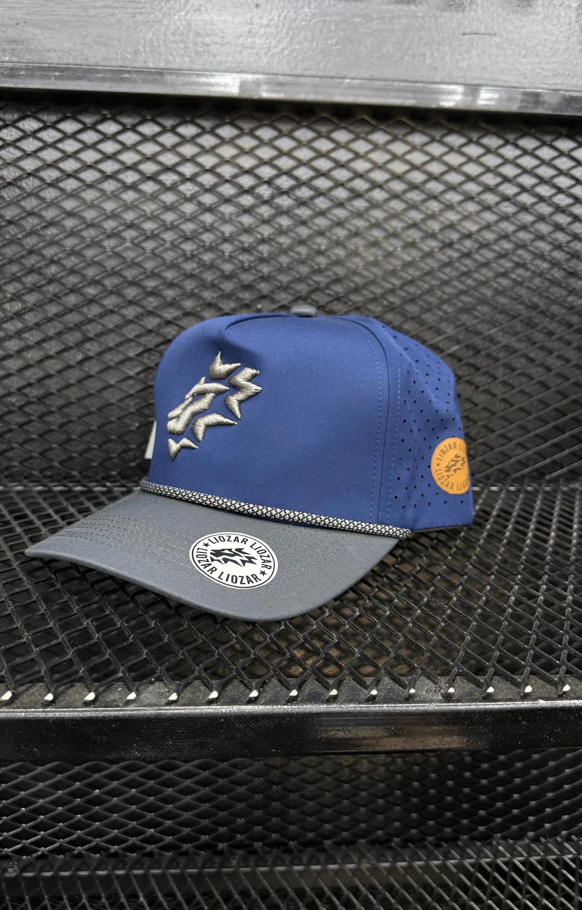 GORRAS DE ALGODON Y PERFORADAS UNISEX-LEON 2