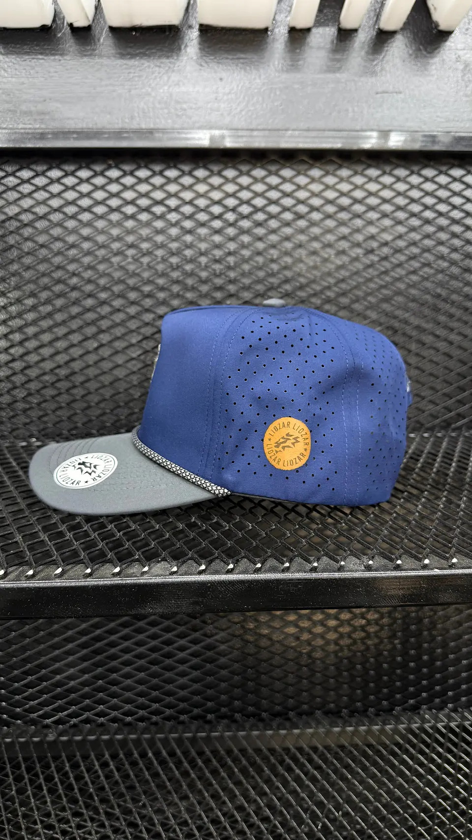 GORRAS DE ALGODON Y PERFORADAS UNISEX-LEON 3