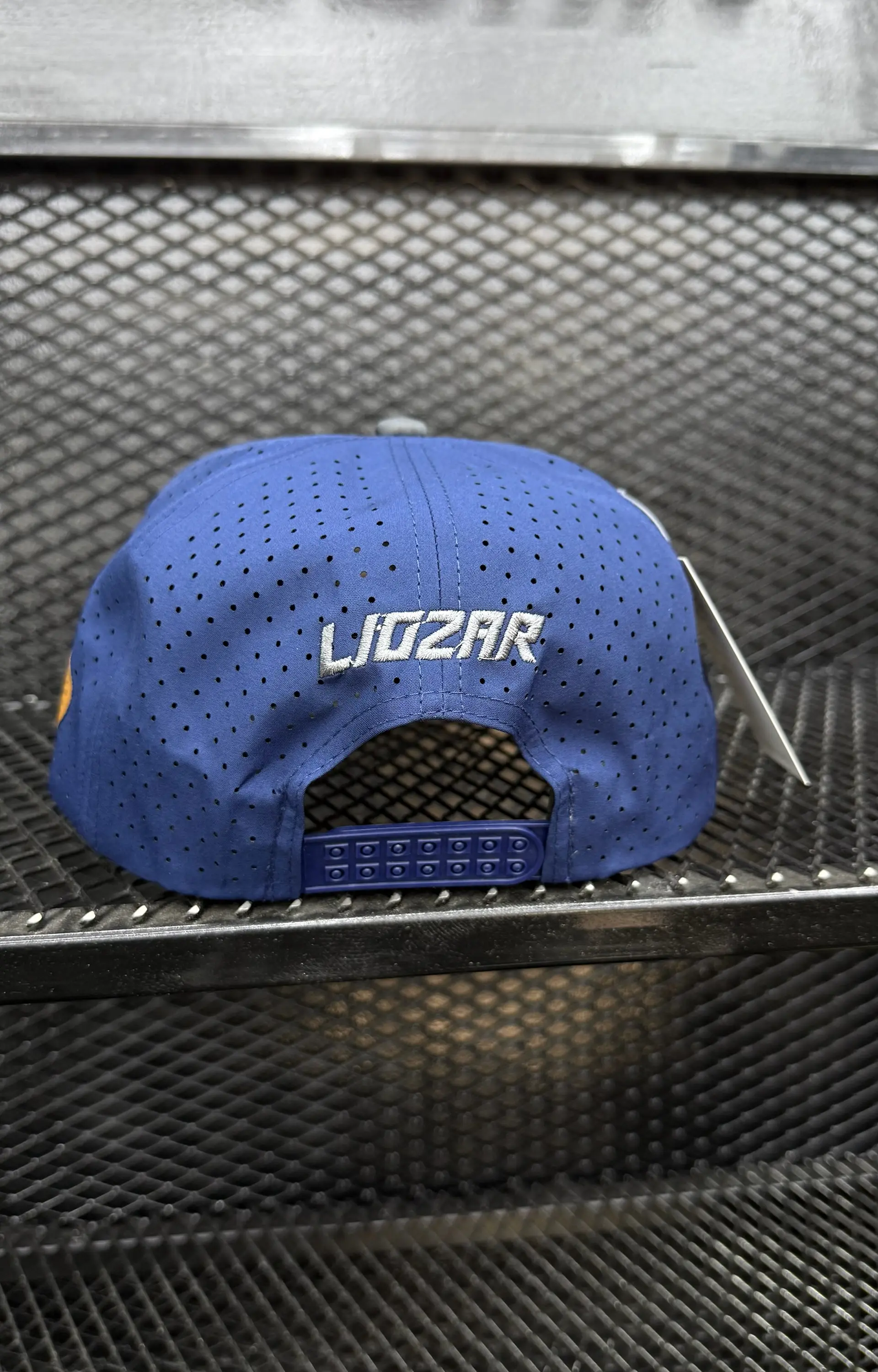 GORRAS DE ALGODON Y PERFORADAS UNISEX-LEON 4
