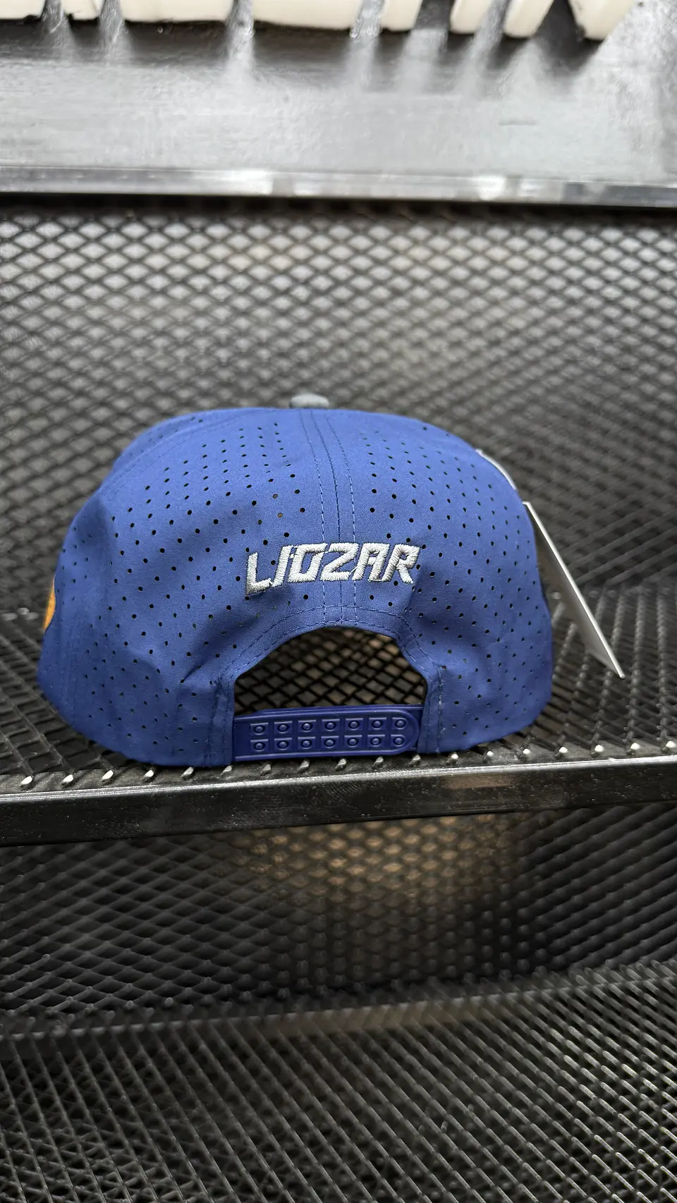GORRAS DE ALGODON Y PERFORADAS UNISEX-LEON 4