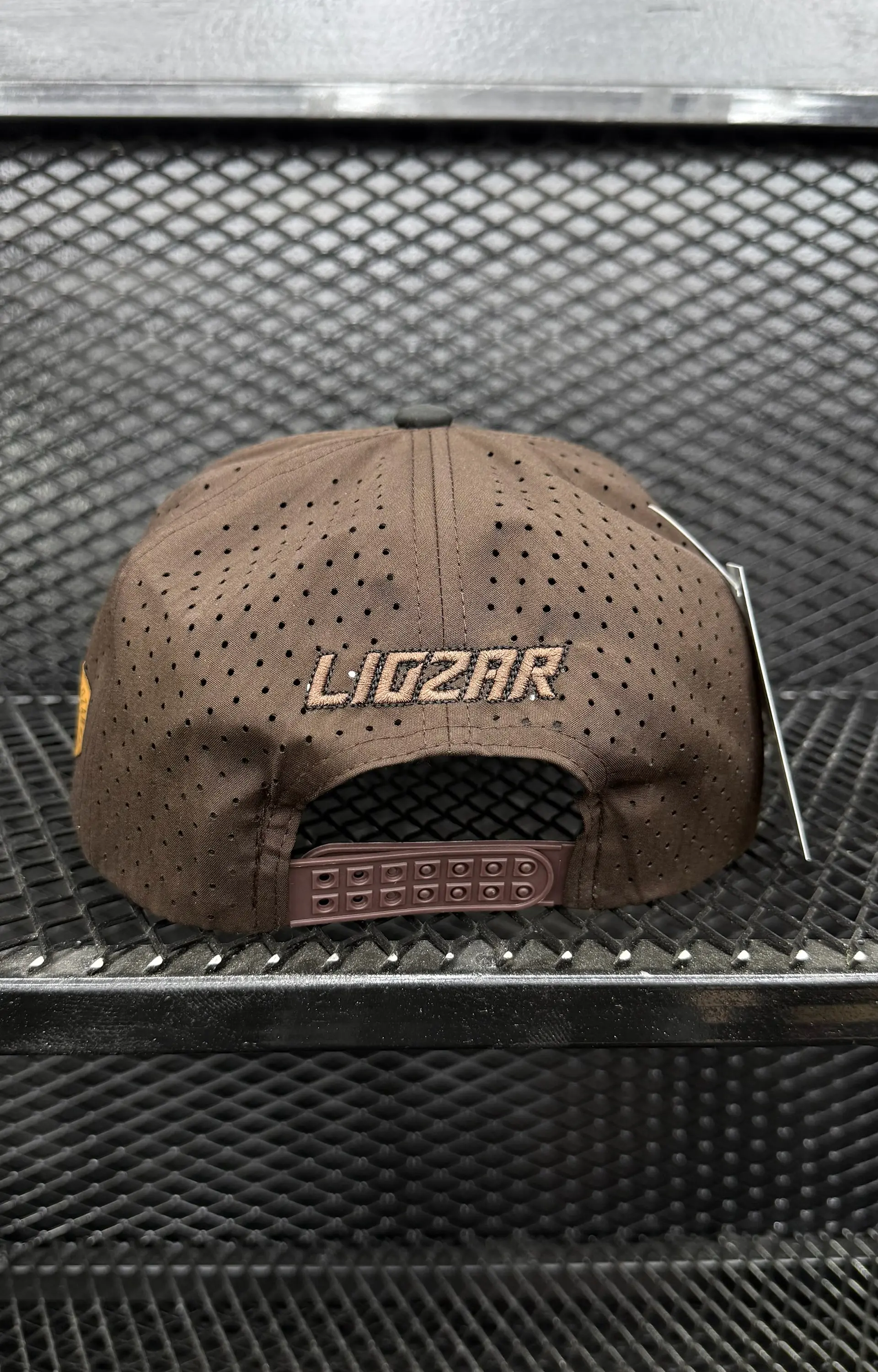 GORRAS DE ALGODON Y PERFORADAS UNISEX-LEON 7