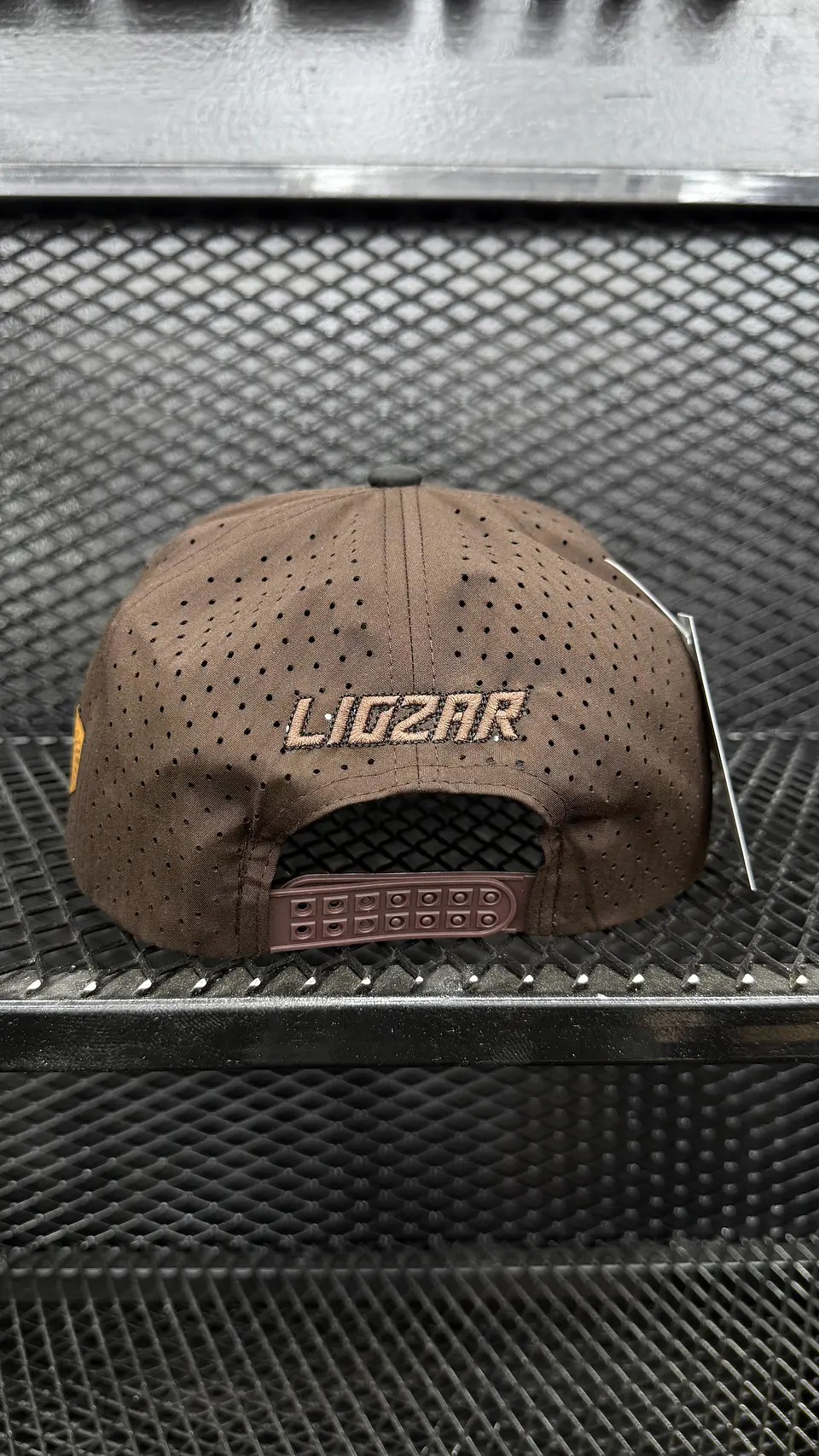 GORRAS DE ALGODON Y PERFORADAS UNISEX-LEON 7