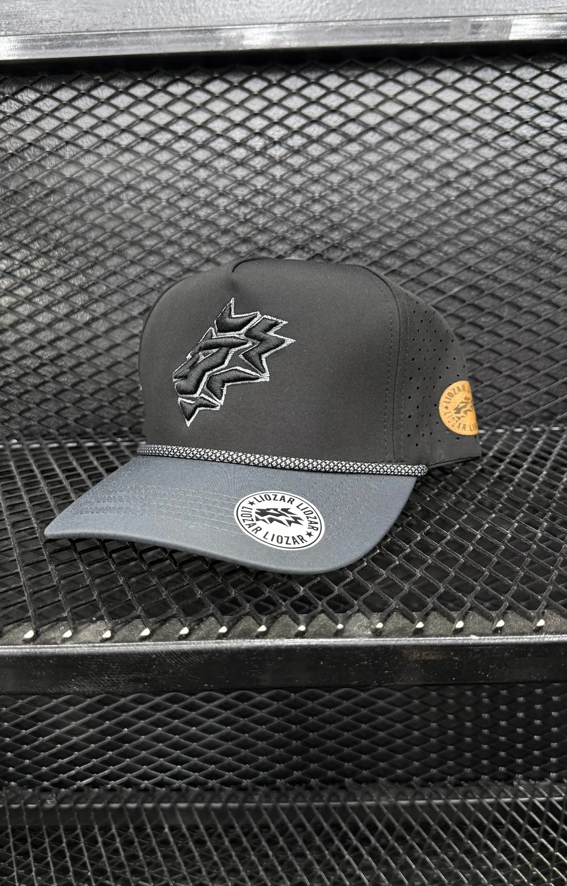 GORRAS DE ALGODON Y PERFORADAS UNISEX-LEON 8