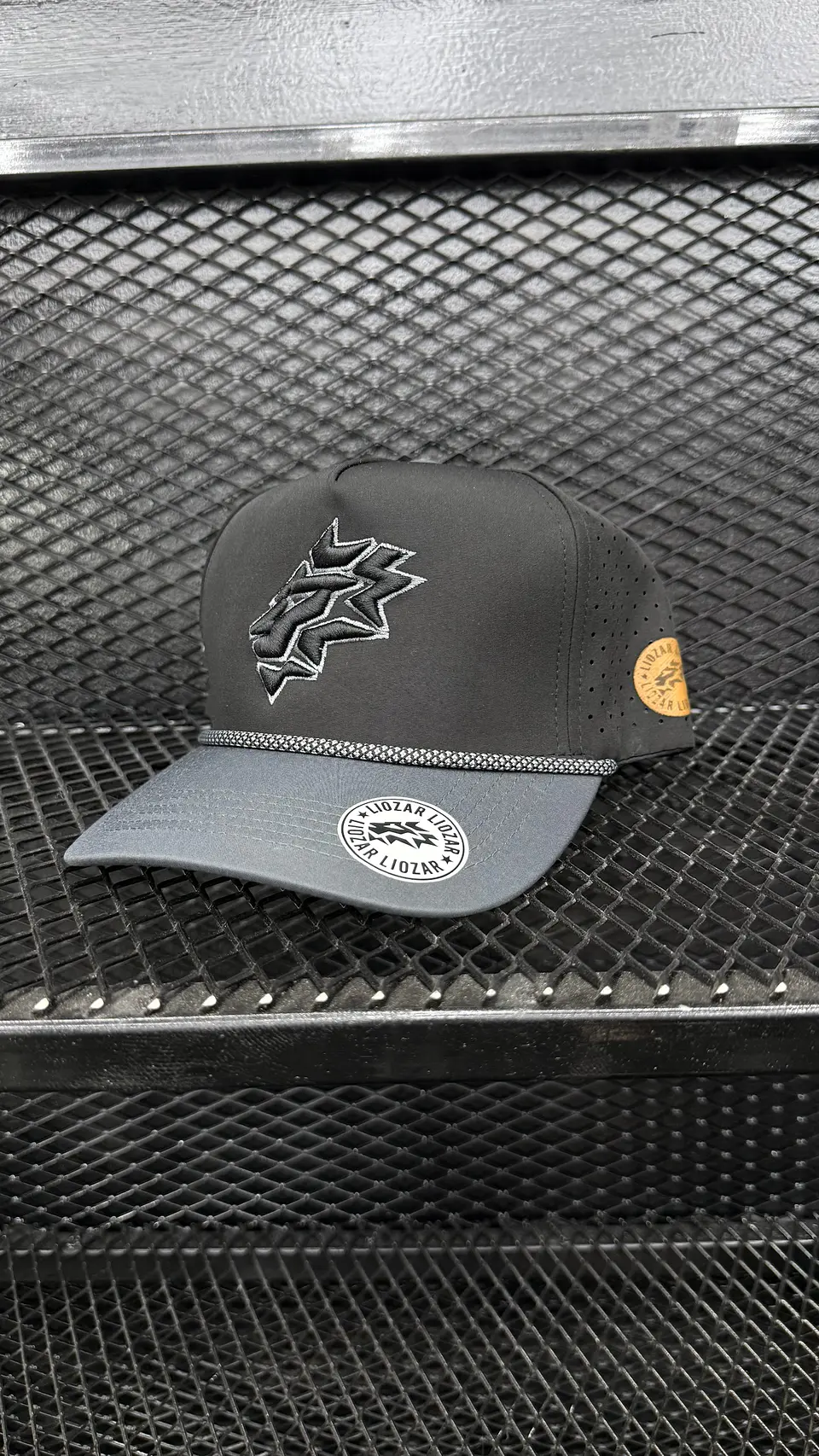 GORRAS DE ALGODON Y PERFORADAS UNISEX-LEON 8