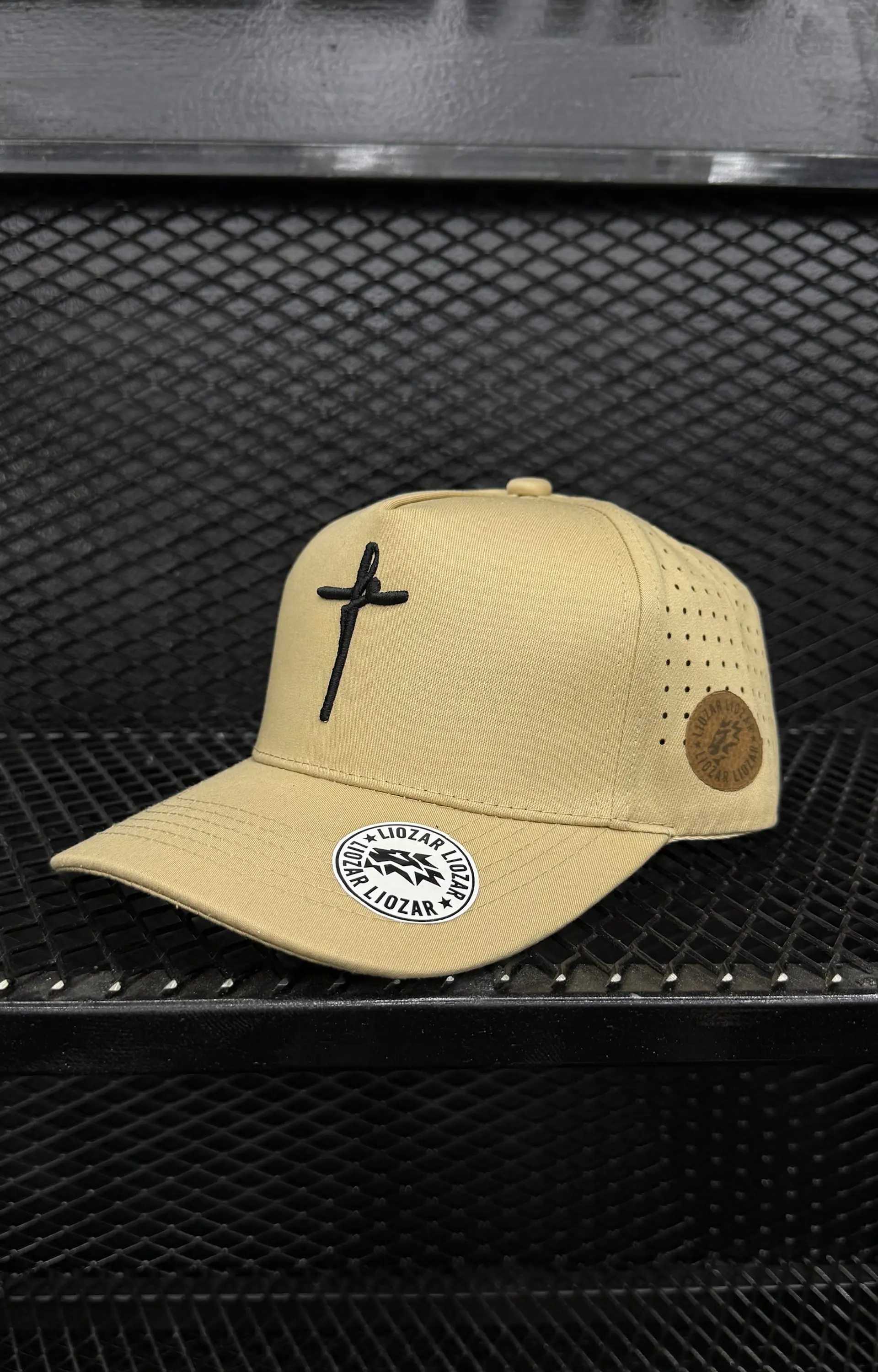 GORRAS DE ALGODON Y PERFORADA UNISEX PERFORADA- Fé 2
