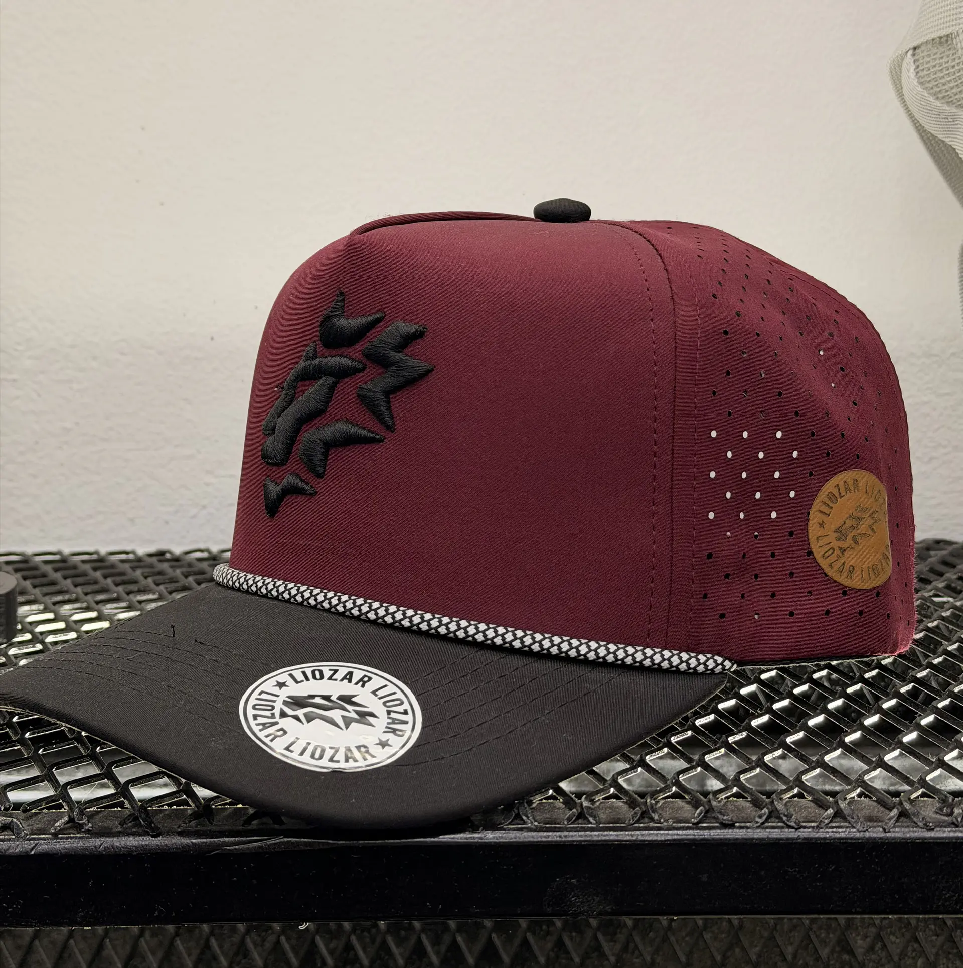 GORRAS DE ALGODON Y PERFORADAS UNISEX-LEON 11