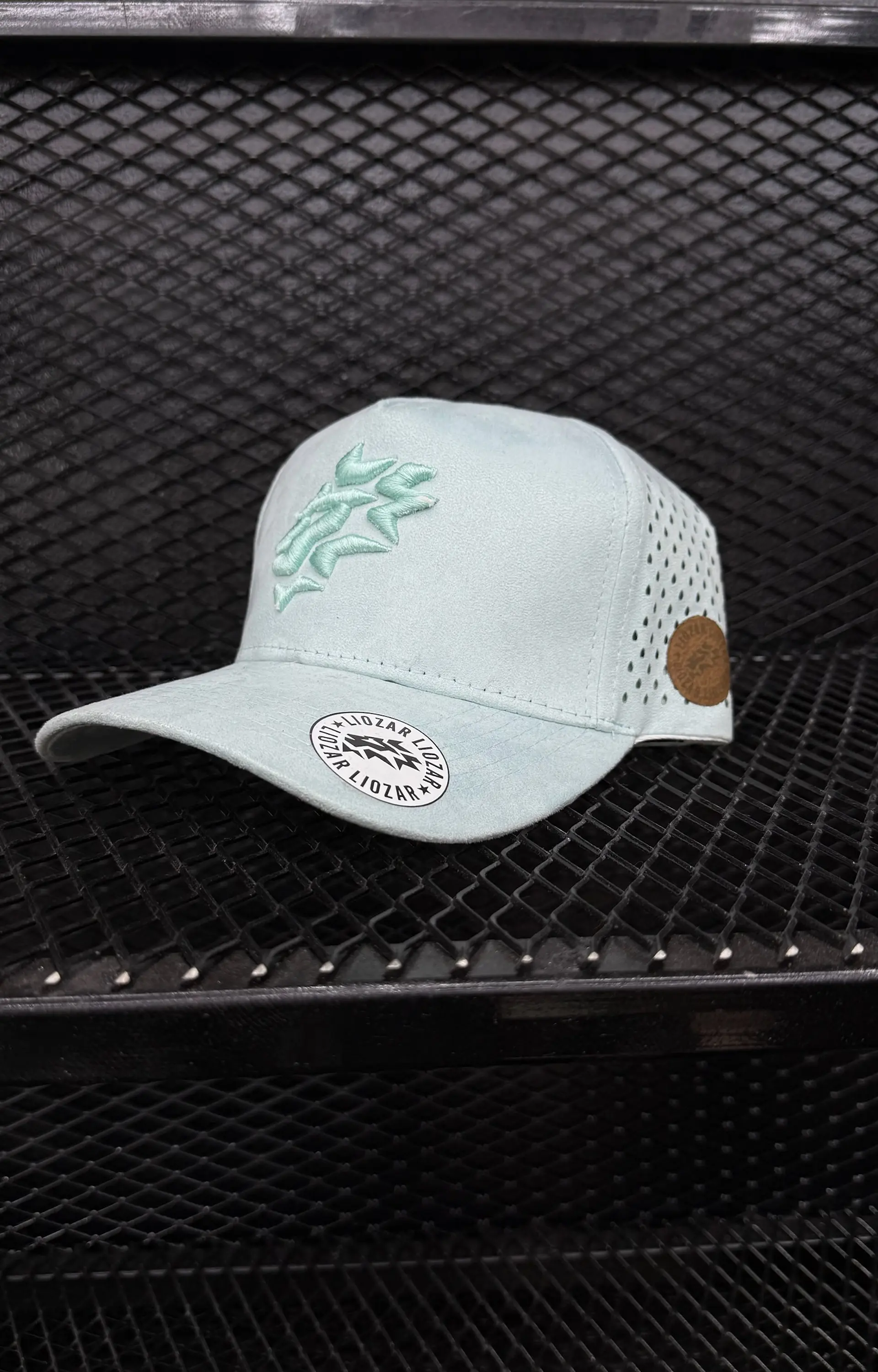 GORRAS DE GAMUZA Y PERFORADA UNISEXLEON 2