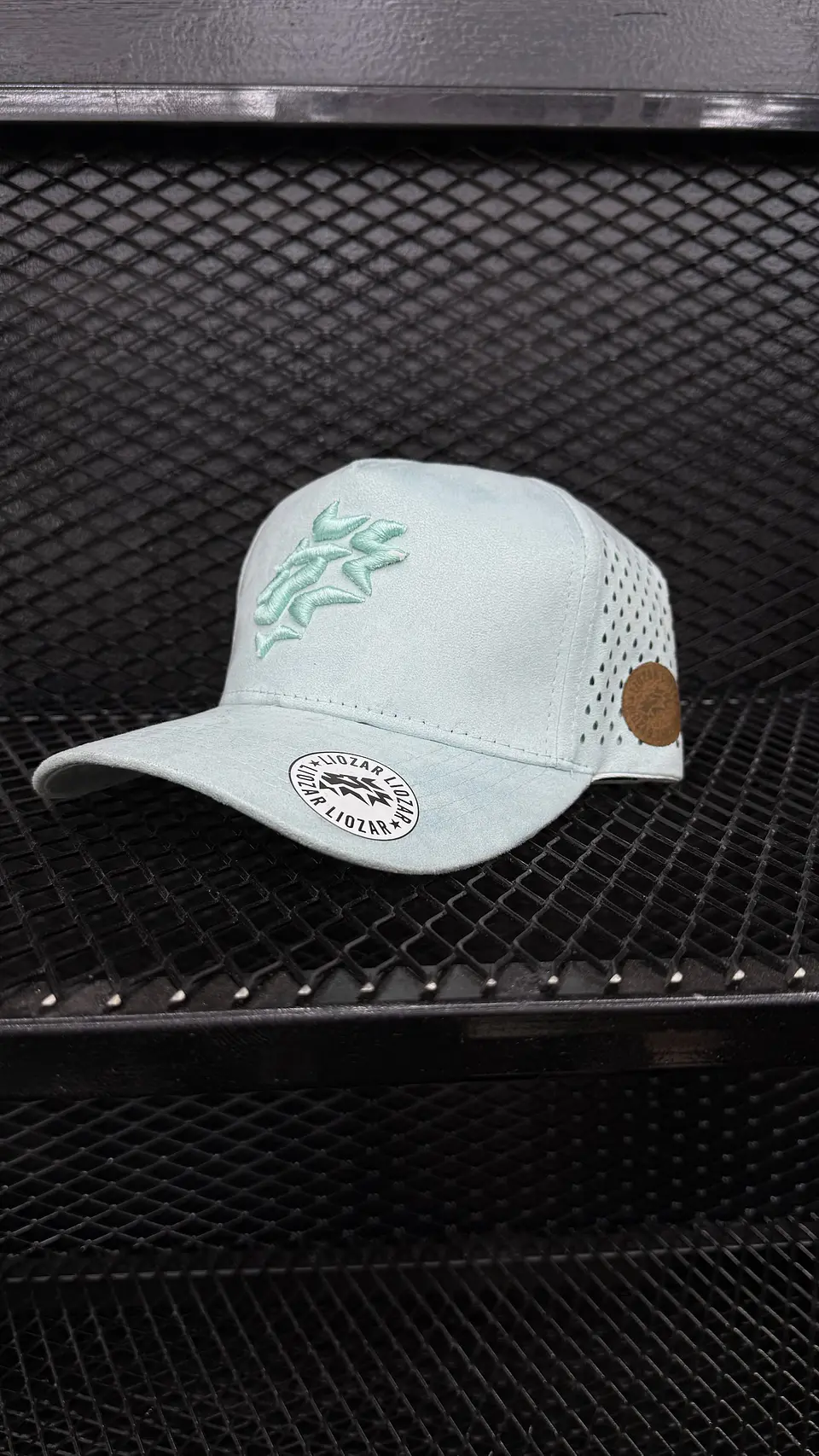 GORRAS DE GAMUZA Y PERFORADA UNISEXLEON 2