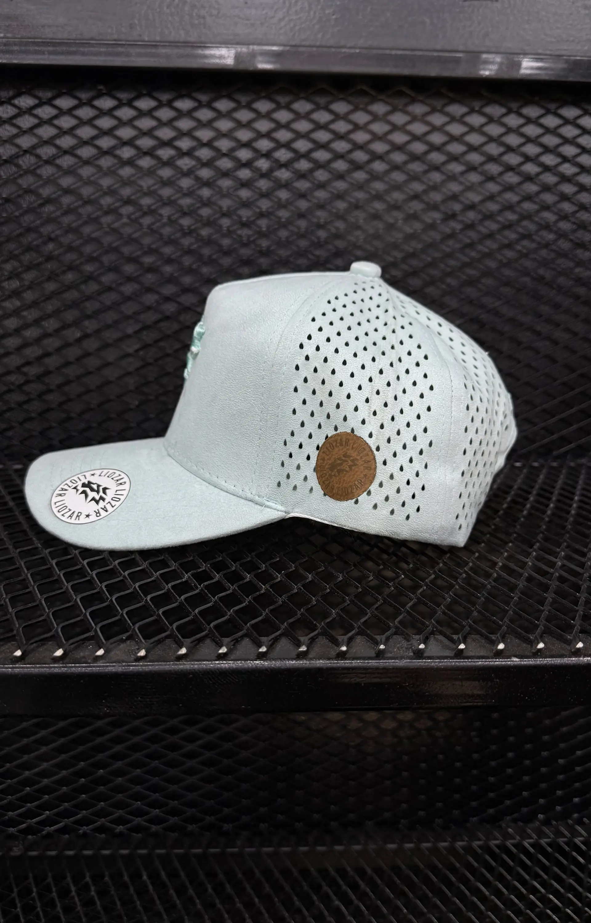 GORRAS DE GAMUZA Y PERFORADA UNISEXLEON 3