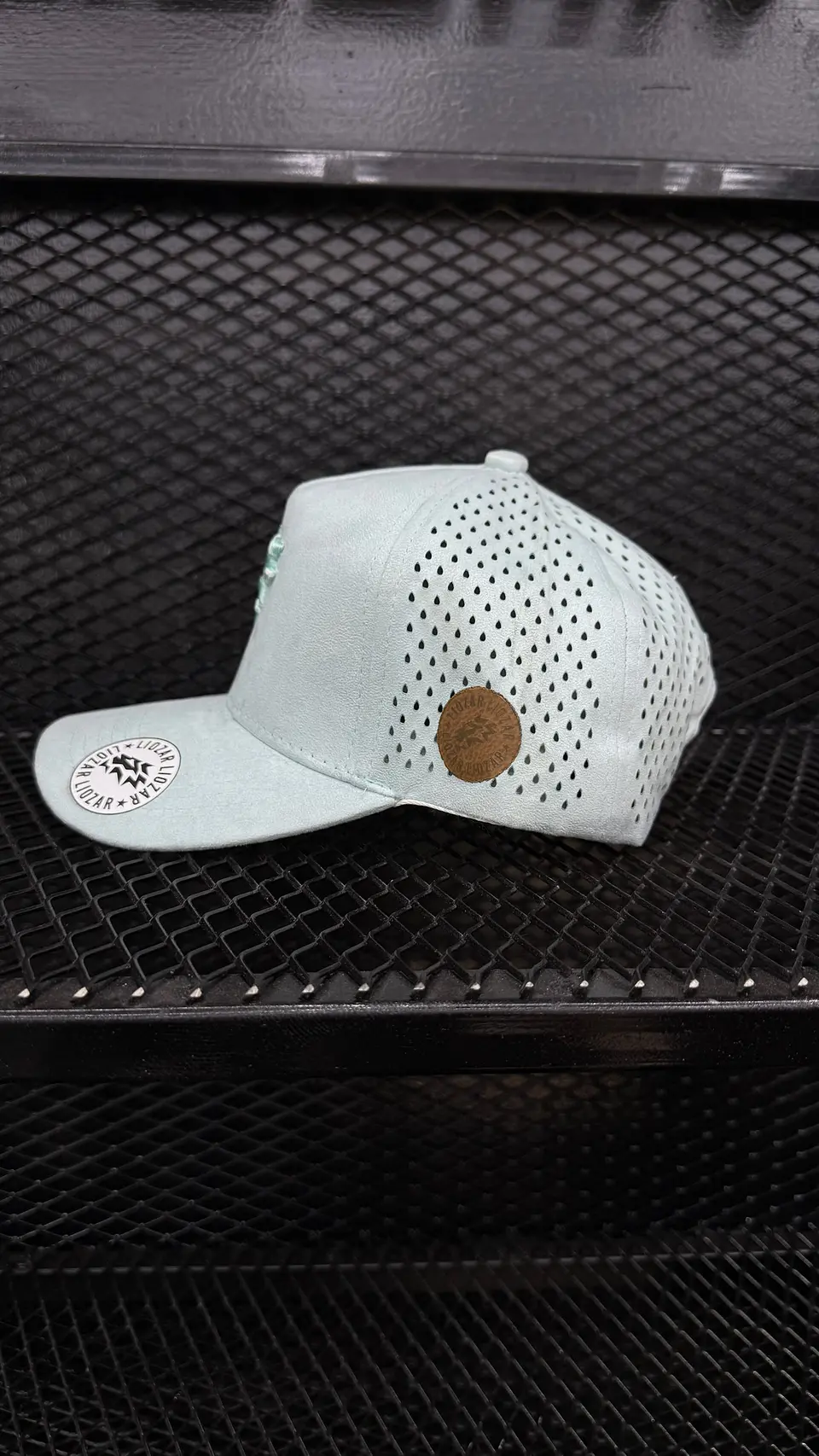 GORRAS DE GAMUZA Y PERFORADA UNISEXLEON 3