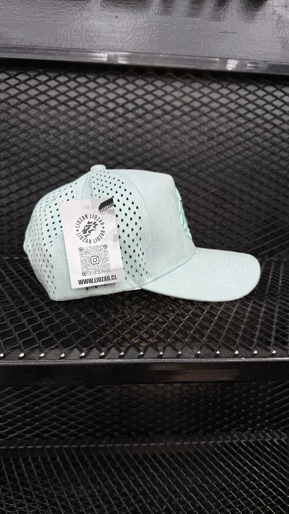 GORRAS DE GAMUZA Y PERFORADA UNISEXLEON 4