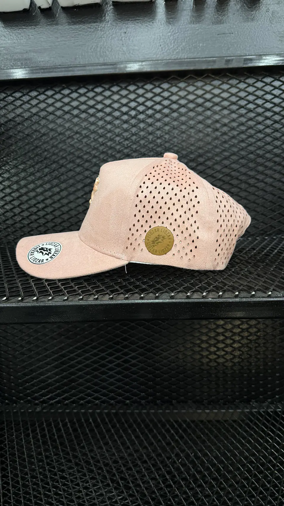 GORRAS DE GAMUZA Y PERFORADA UNISEXLEON 6