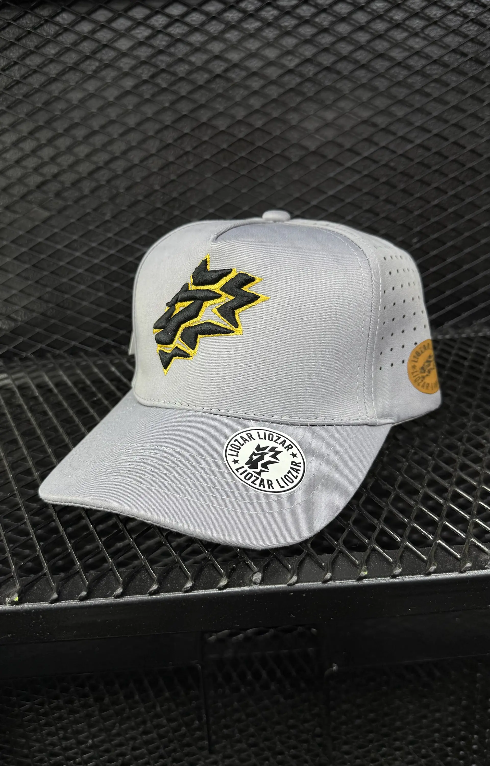 GORRAS DE ALGODON PERFORADA UNISEX-LEON 3