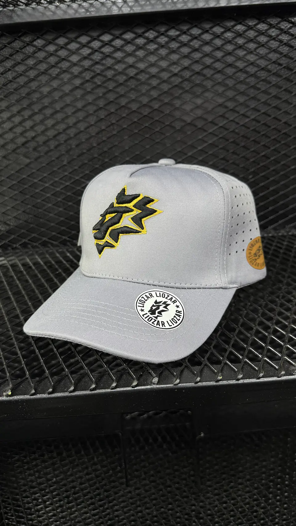 GORRAS DE ALGODON PERFORADA UNISEX-LEON 3