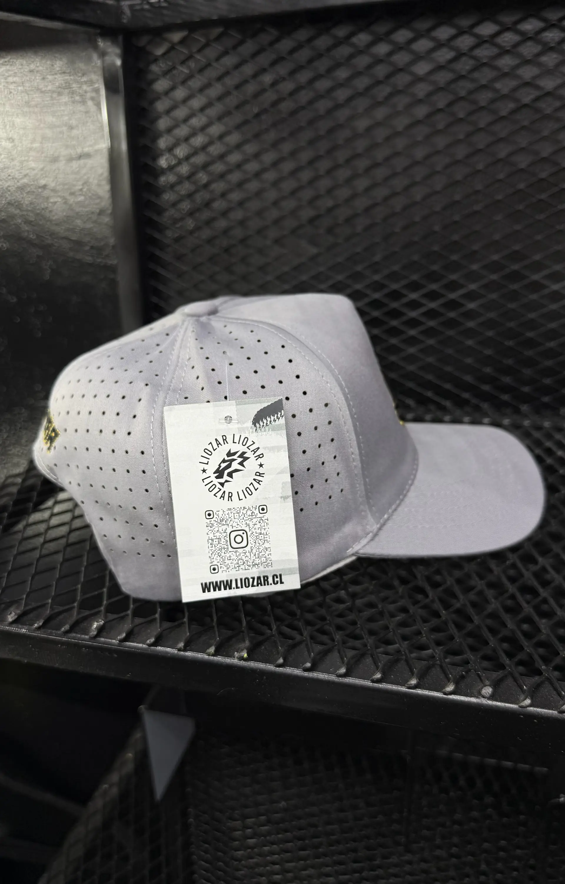 GORRAS DE ALGODON PERFORADA UNISEX-LEON 4