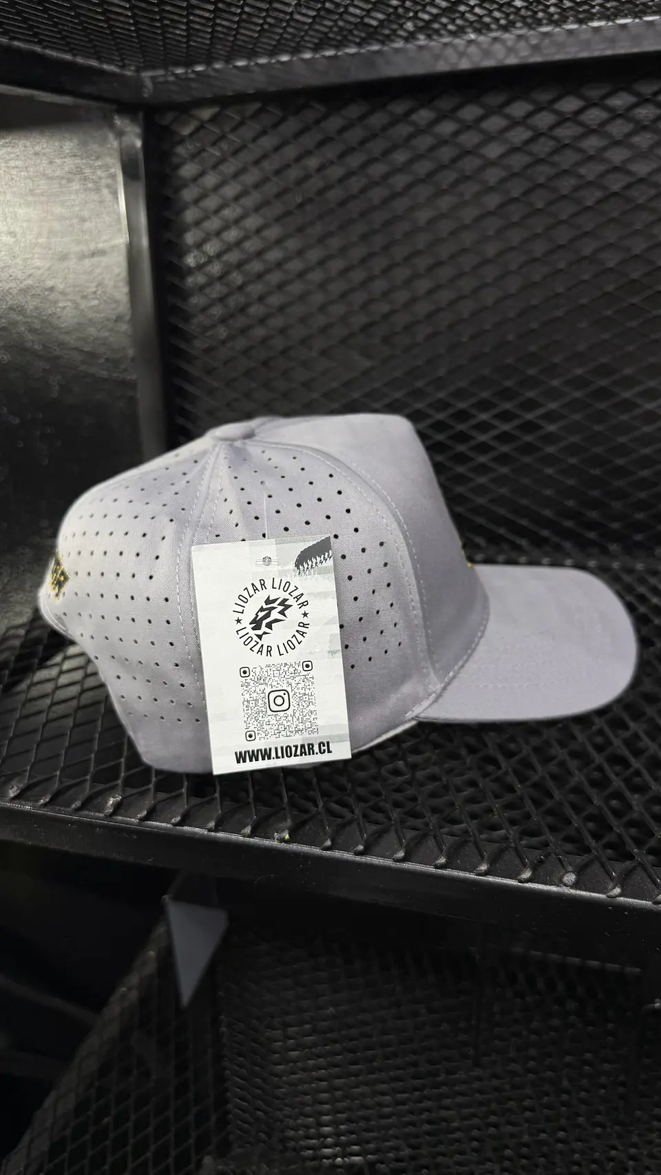 GORRAS DE ALGODON PERFORADA UNISEX-LEON 4