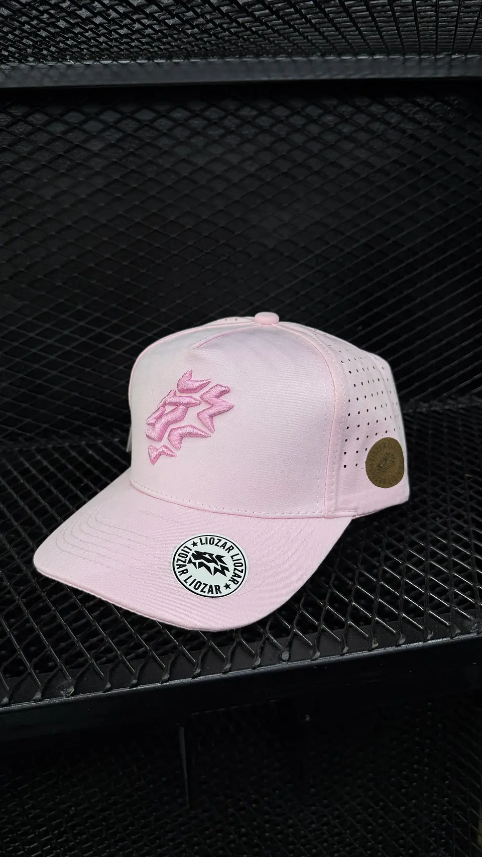 GORRAS DE ALGODON PERFORADA UNISEX-LEON 6