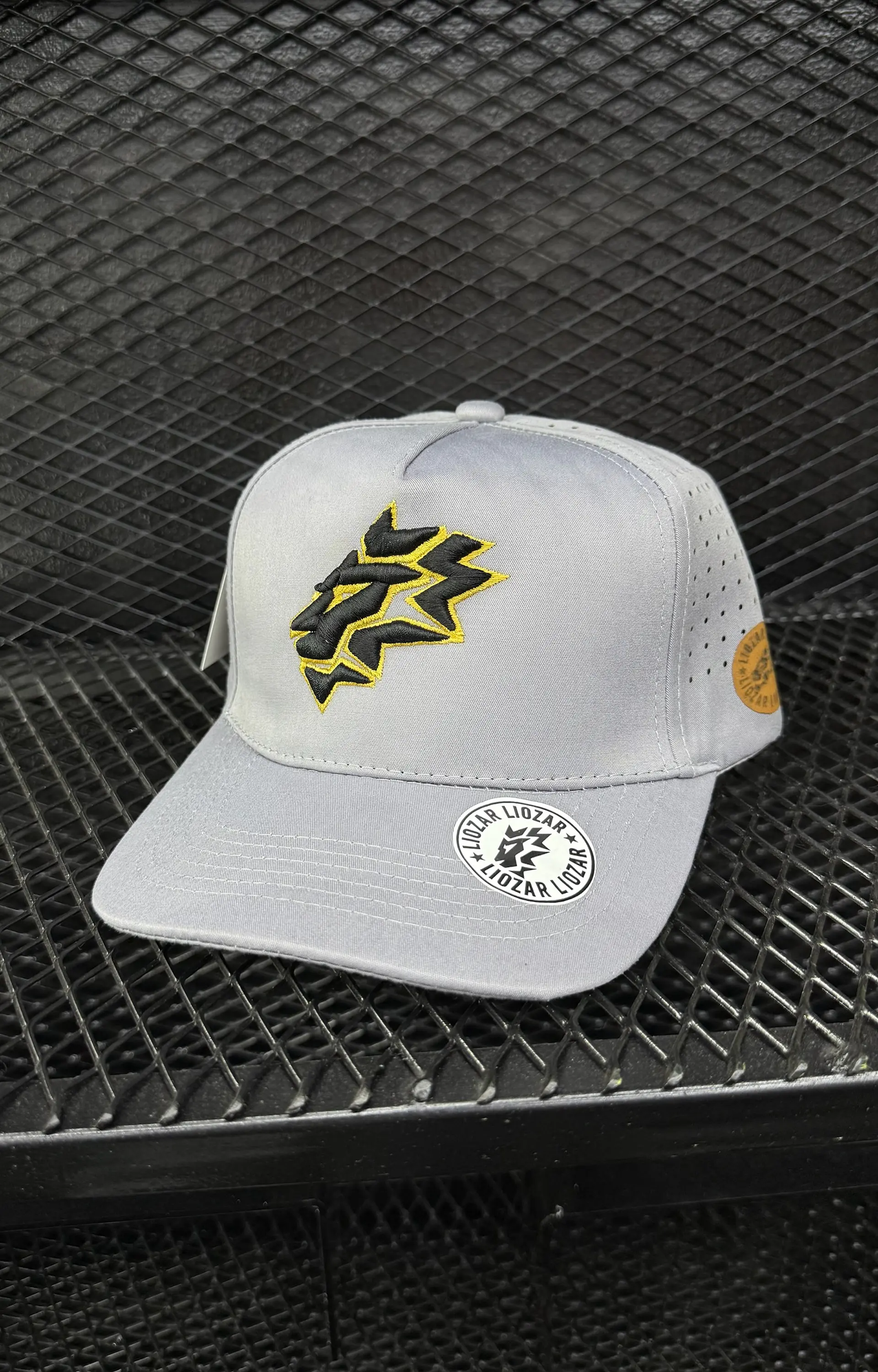 GORRAS DE ALGODON PERFORADA UNISEX-LEON 7
