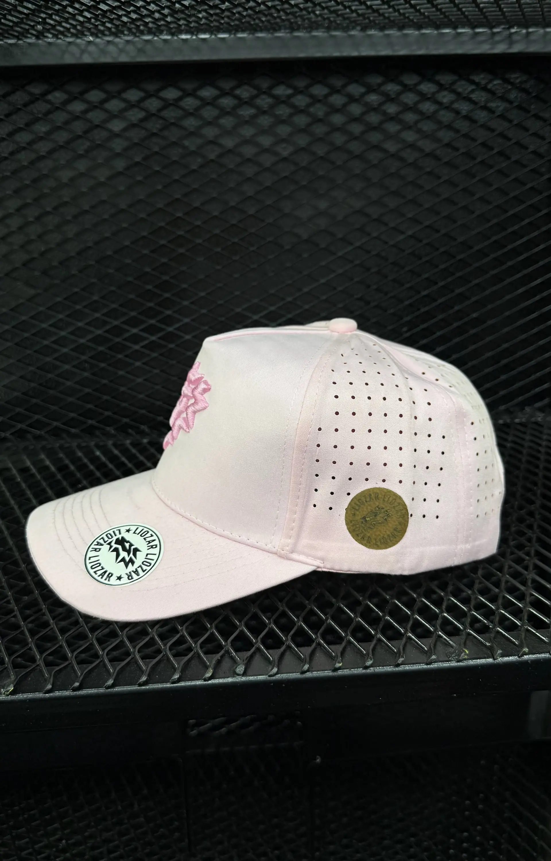 GORRAS DE ALGODON PERFORADA UNISEX-LEON 8