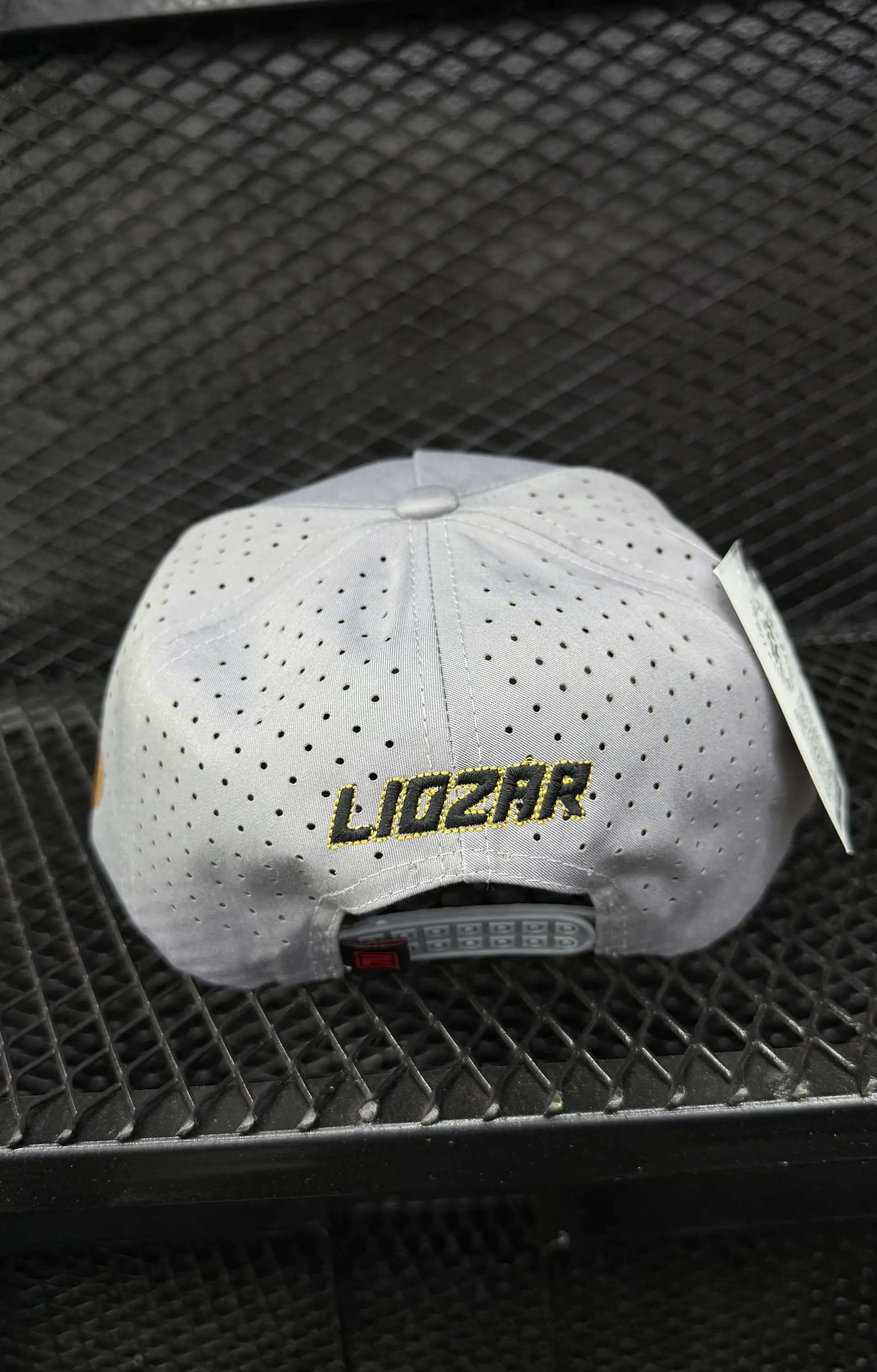 GORRAS DE ALGODON PERFORADA UNISEX-LEON 9