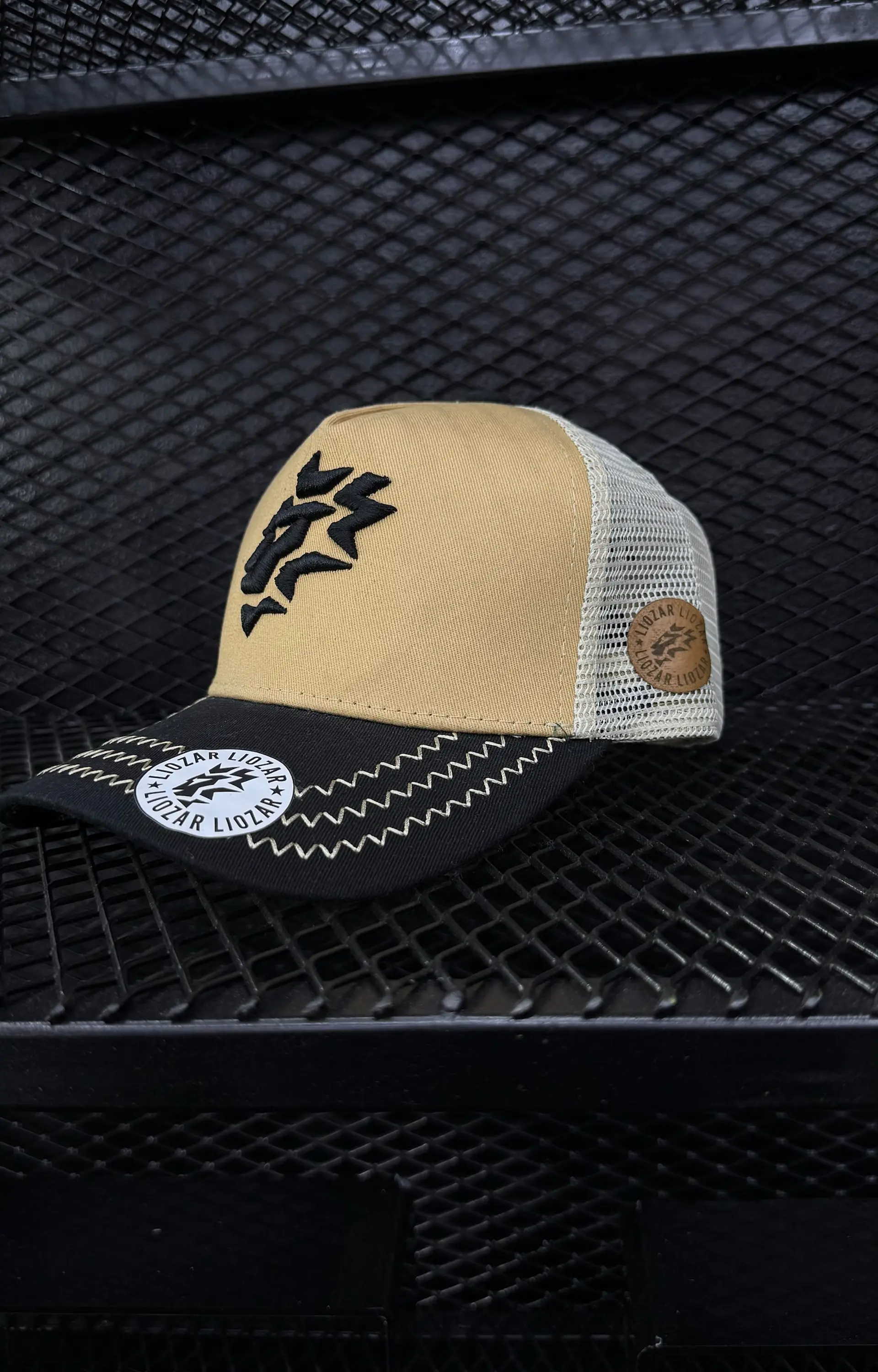 GORRAS DE GAMUZA Y MALLA VISERA TEJIDO- UNISEX- LEON 2