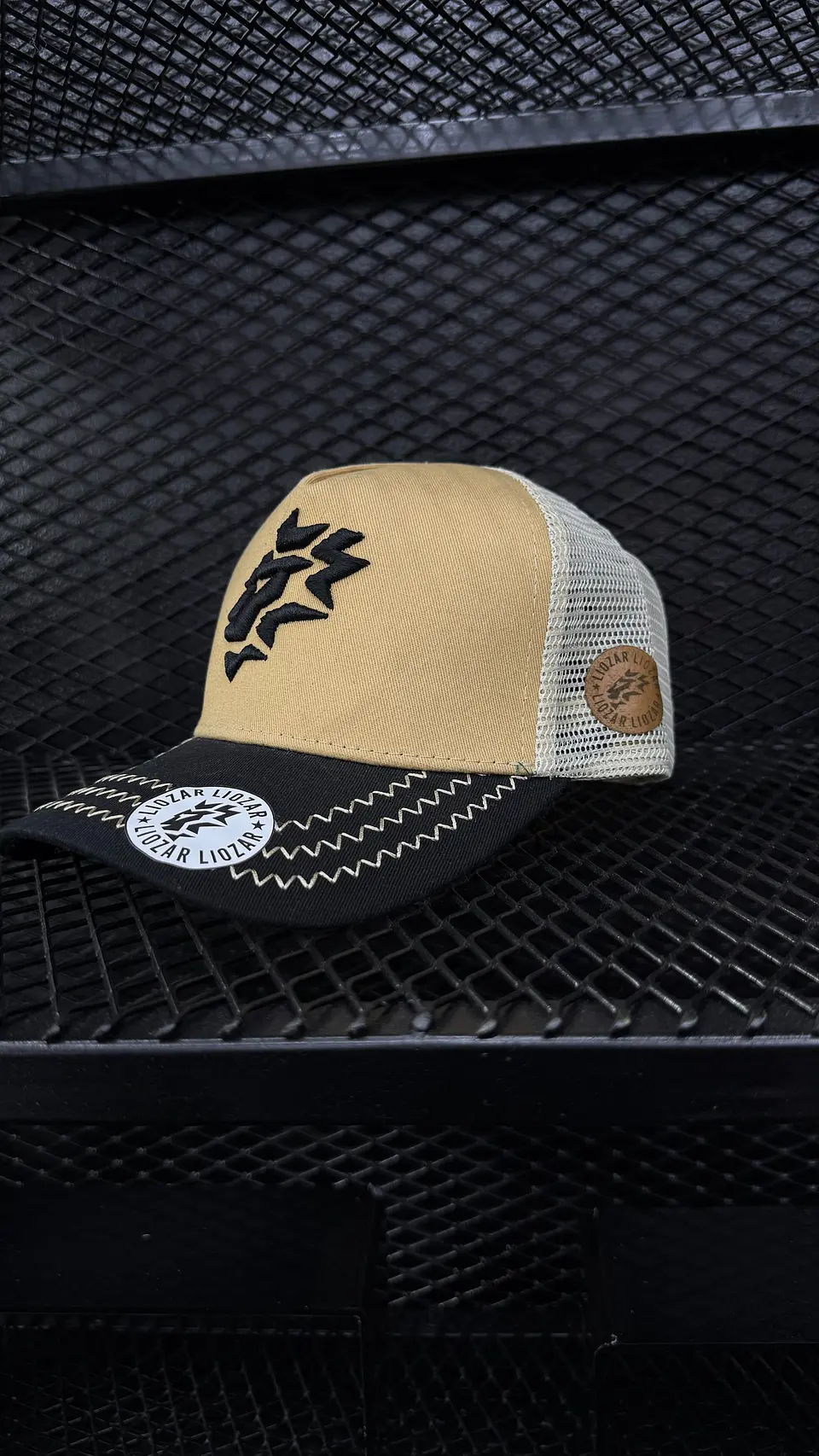 GORRAS DE GAMUZA Y MALLA VISERA TEJIDO- UNISEX- LEON 2