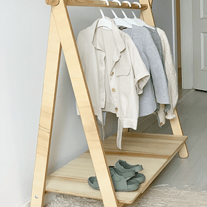 Percha de madera infantil