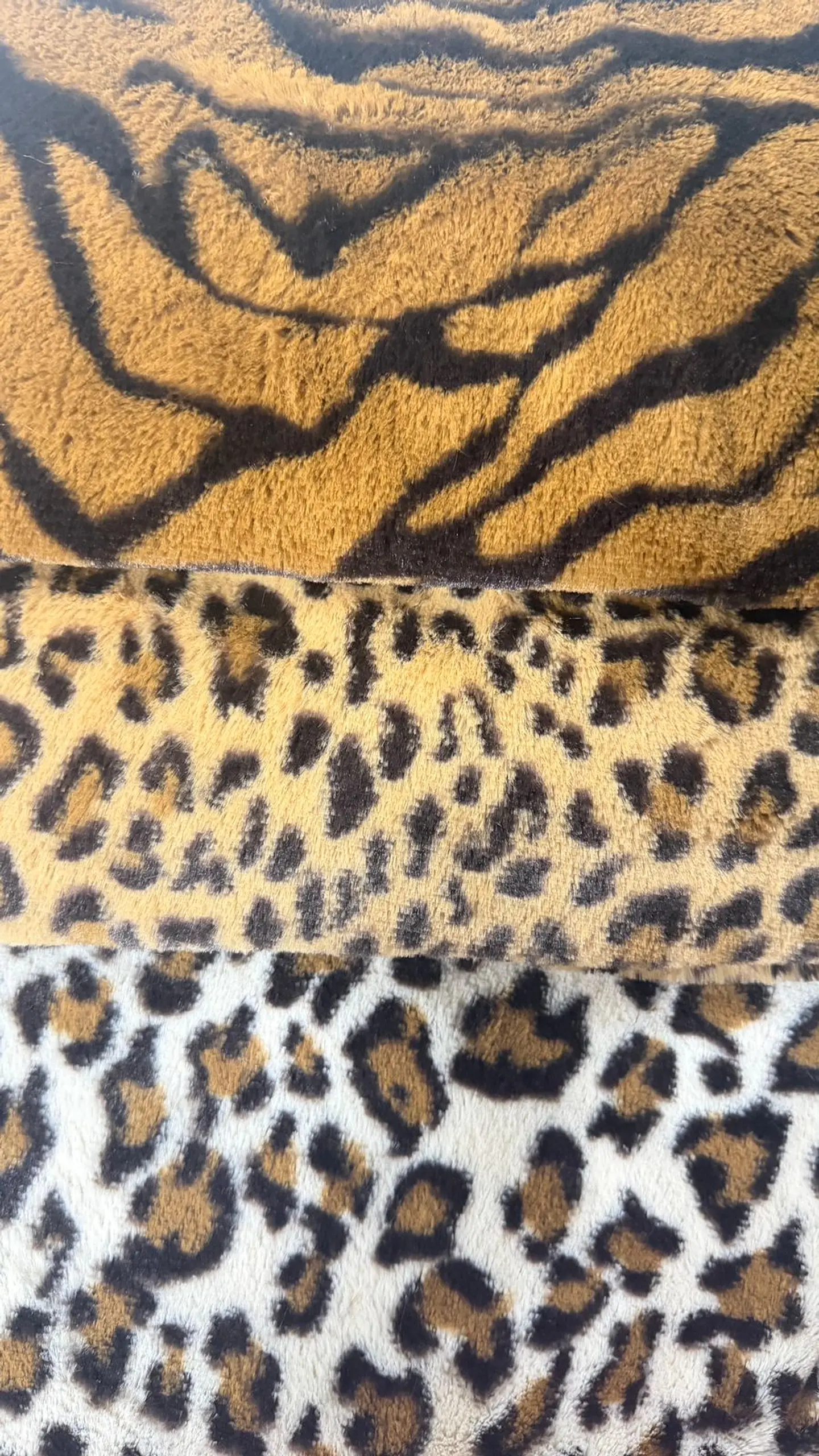 Almofada em Pelúcia com Pompom de Lã 4