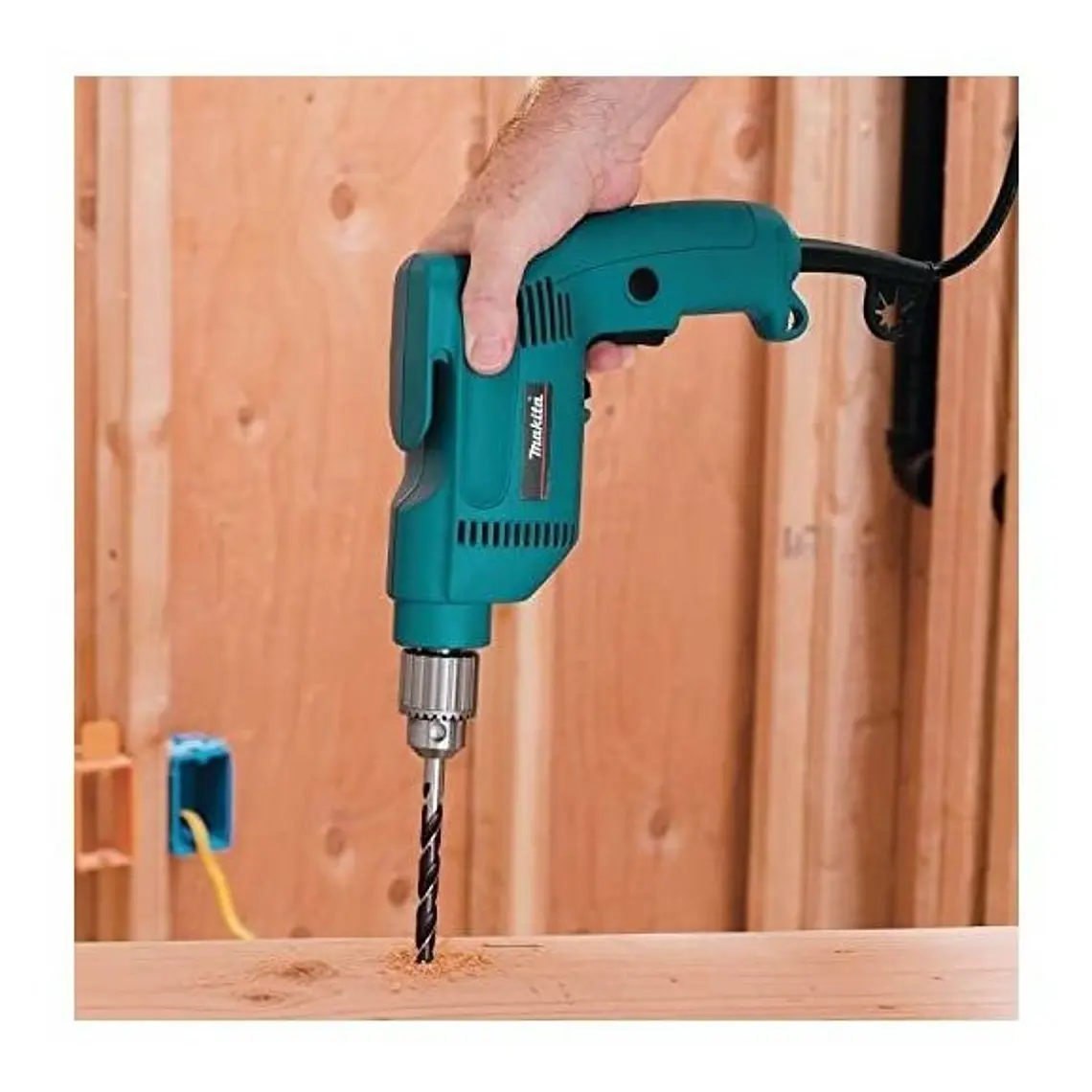 Taladro reversible 10mm Makita 6407 2