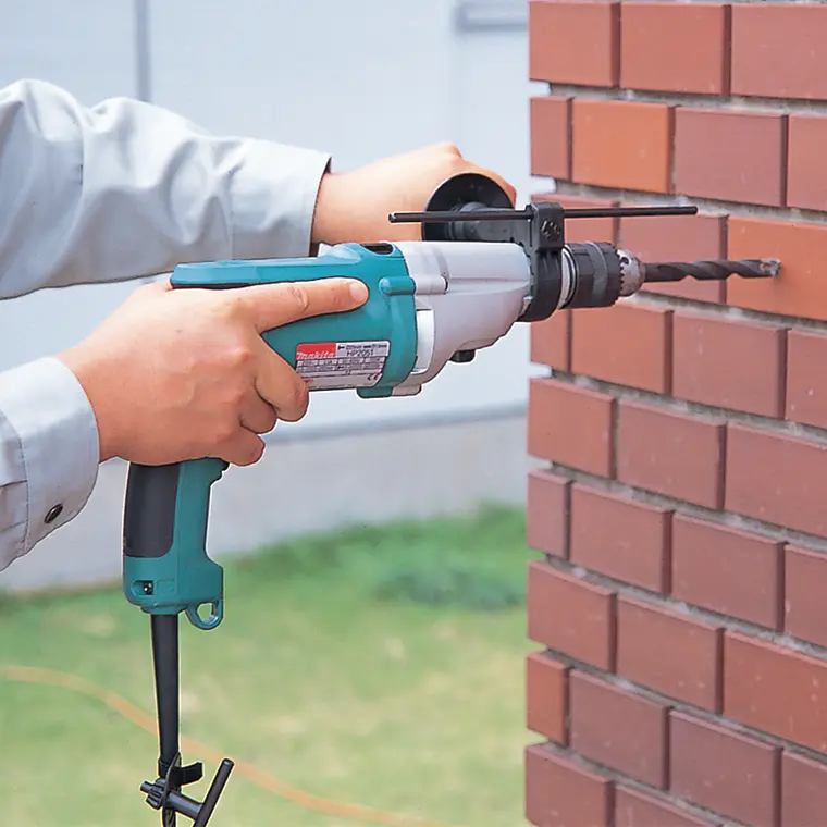 Taladro Pecutor Makita HP2050H 2