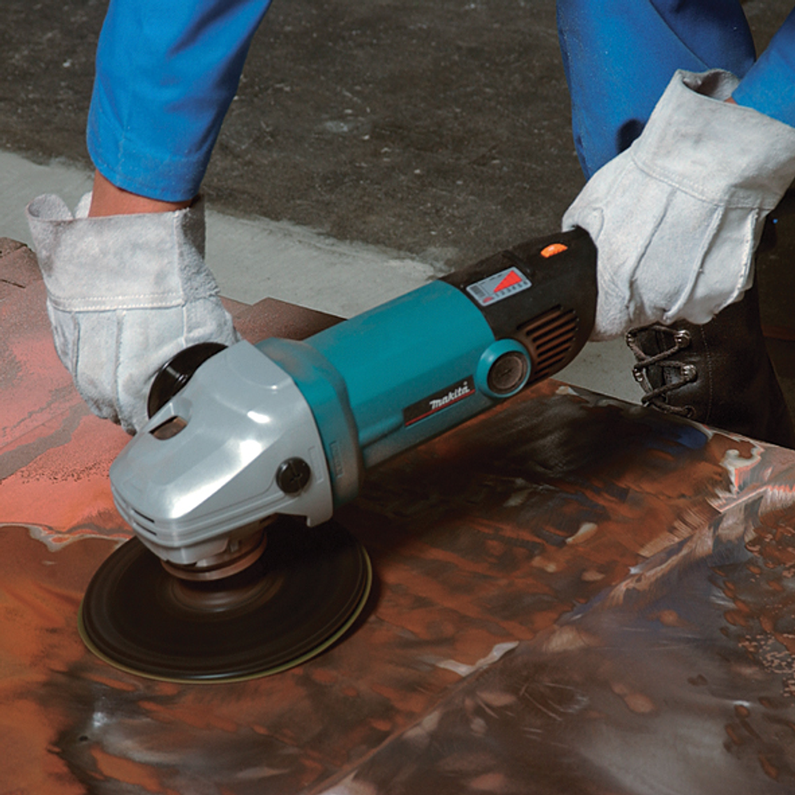 Lijadora Angular Makita SA7000C 2