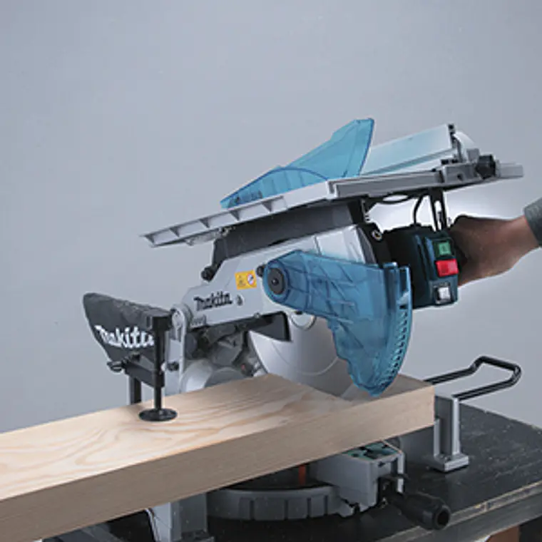 Sierra Compuesta Makita LH1201FL 3