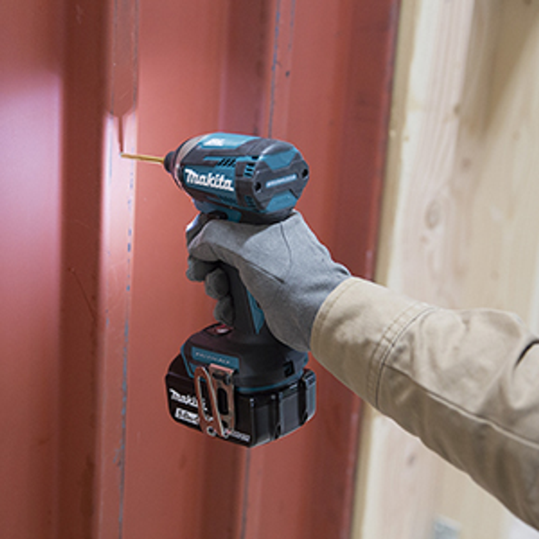 Atornillador de Impacto inalámbrico 18V Makita DTD154RFE 3