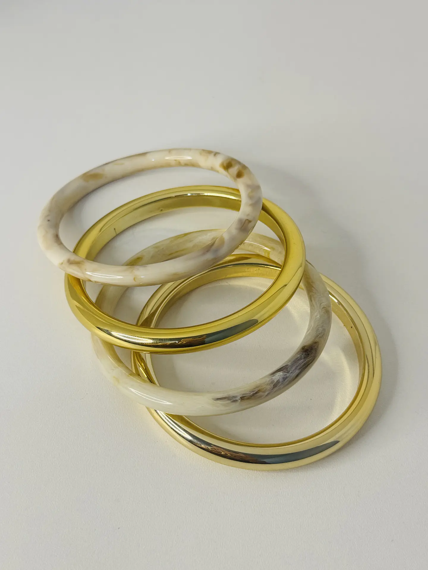 Set de 2 Pulseras Acrílicas Elegantes 3