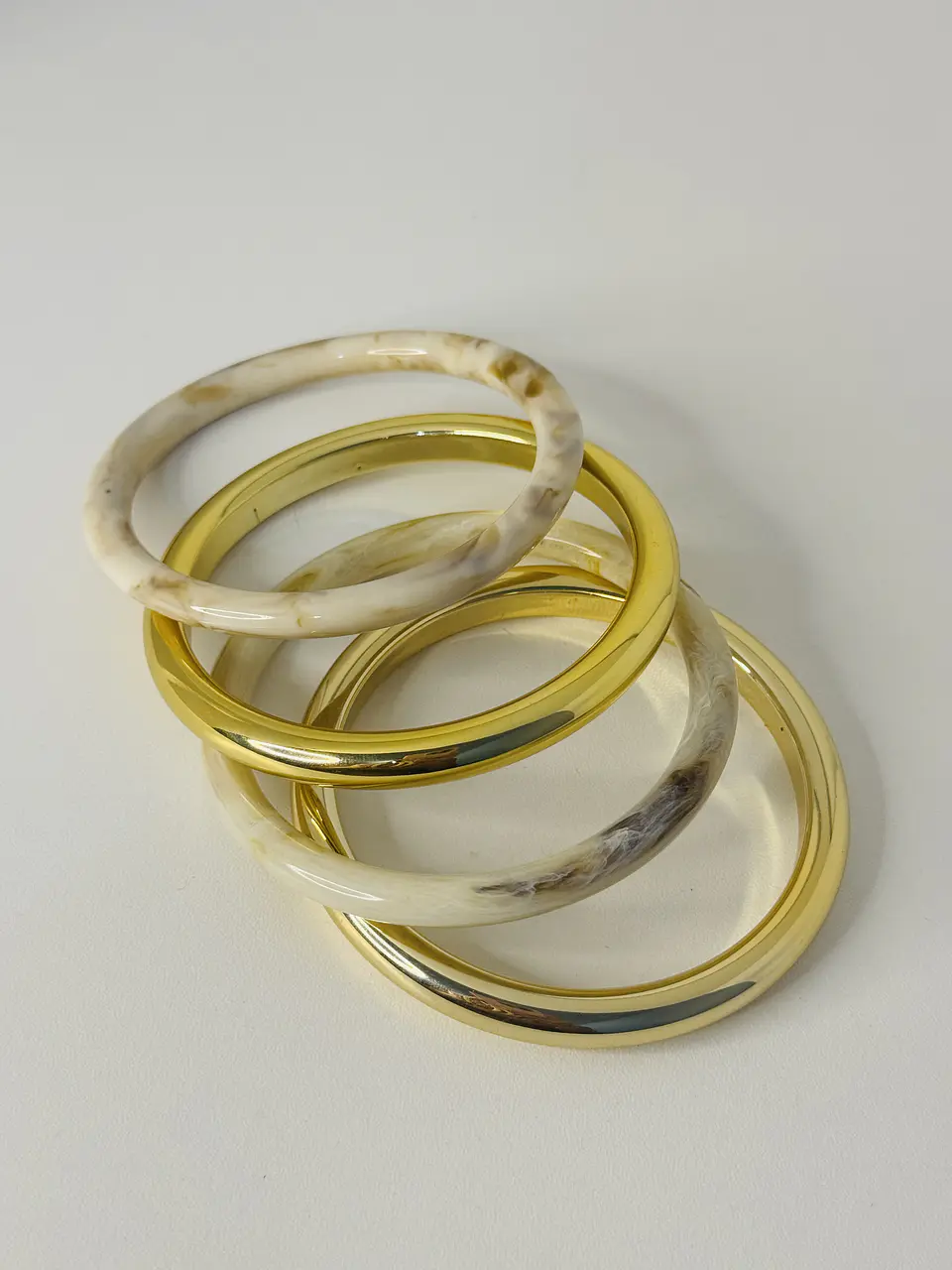 Set de 2 Pulseras Acrílicas Elegantes 3