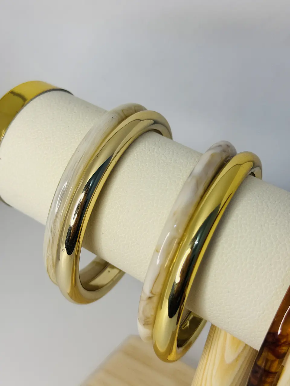 Set de 2 Pulseras Acrílicas Elegantes 4
