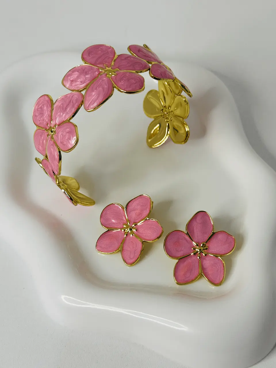 Set de Brazalete y Aretes en Acero Inoxidable 1