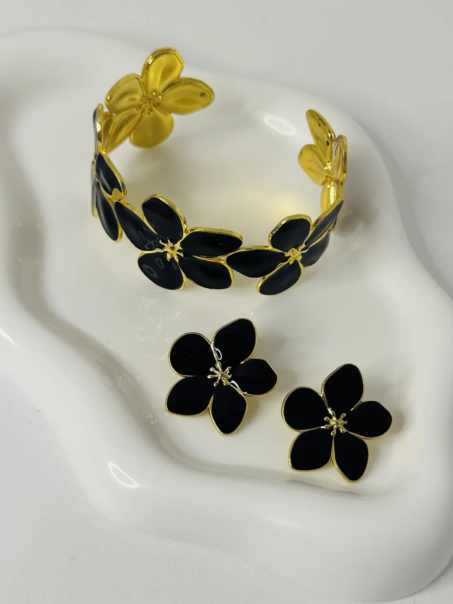Set de Brazalete y Aretes en Acero Inoxidable 2