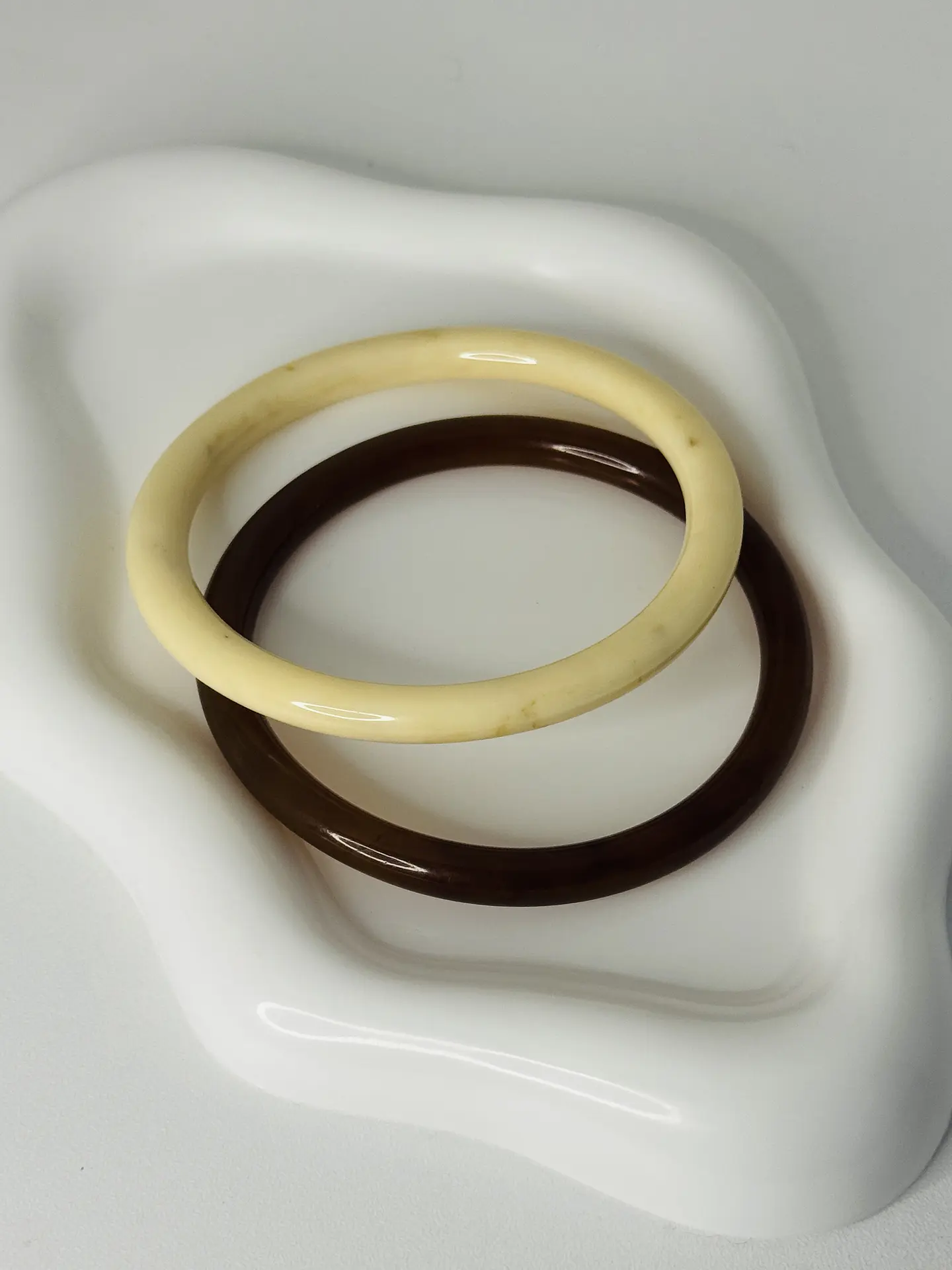Set de 2 Pulseras Acrílicas Elegantes 2