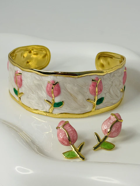 Set Brazalete y Aretes Tulipanes en Acero Inoxidable 