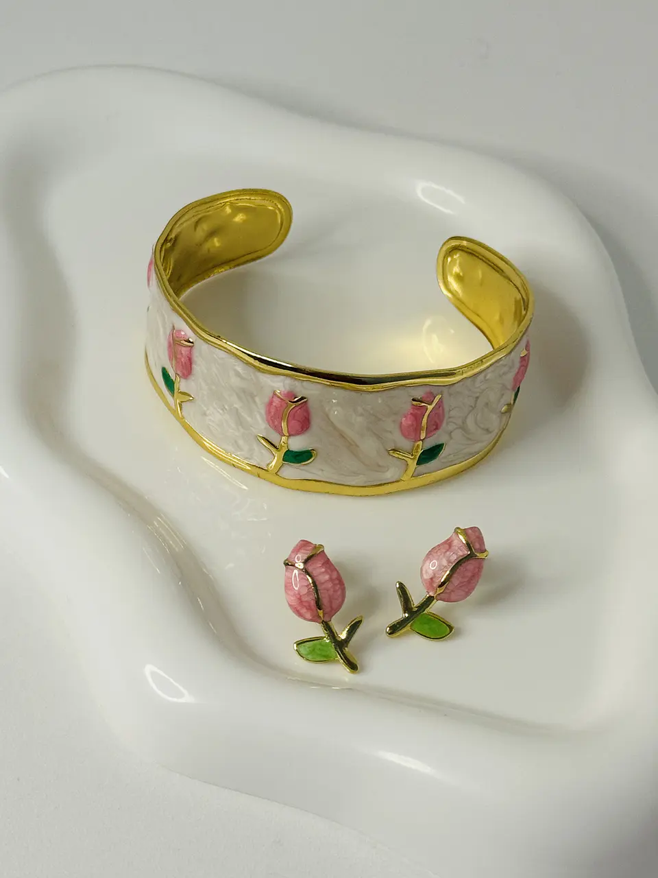 Set Brazalete y Aretes Tulipanes en Acero Inoxidable  2