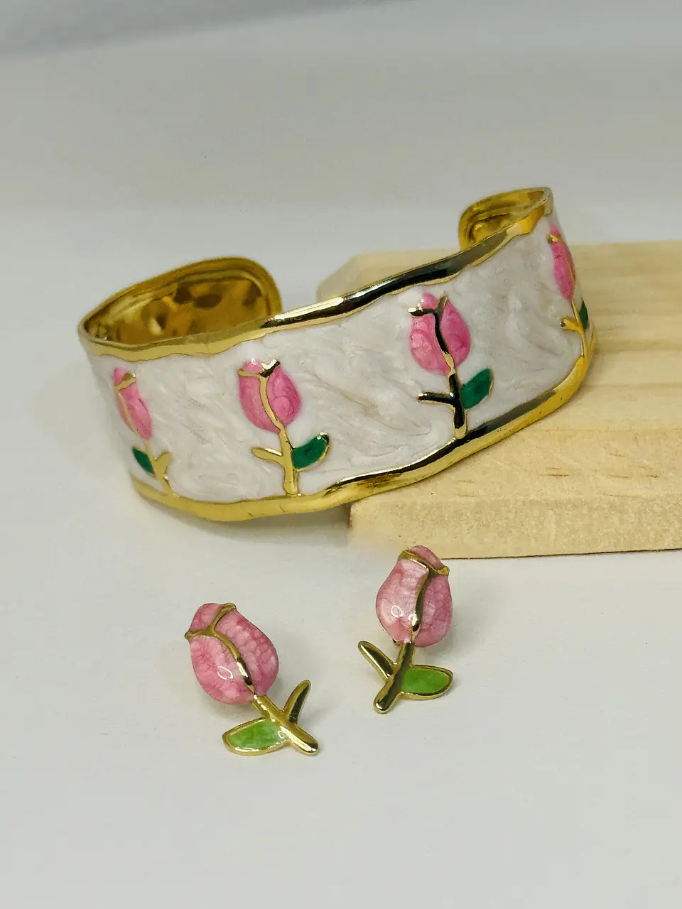 Set Brazalete y Aretes Tulipanes en Acero Inoxidable  3