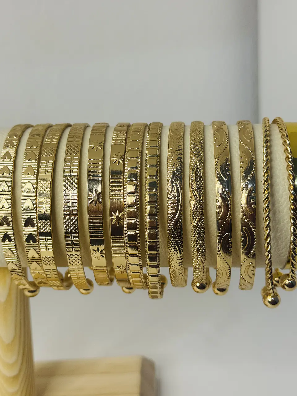 Brazaletes Dorados Texturizados 9